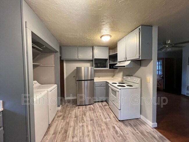 Foto del edificio - 212 W 9th St