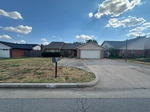 Building Photo - 2312 Shadowlake Dr