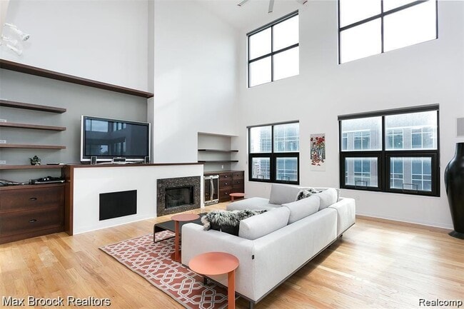 Building Photo - 100 N Center St