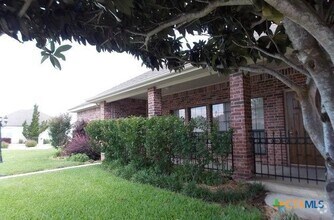 Building Photo - 677 Sagewood Pkwy