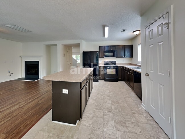 Building Photo - 124 Trayesan Dr