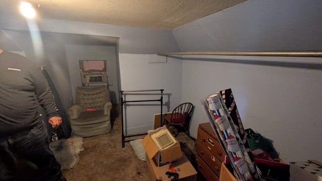 Building Photo - 710 Main St