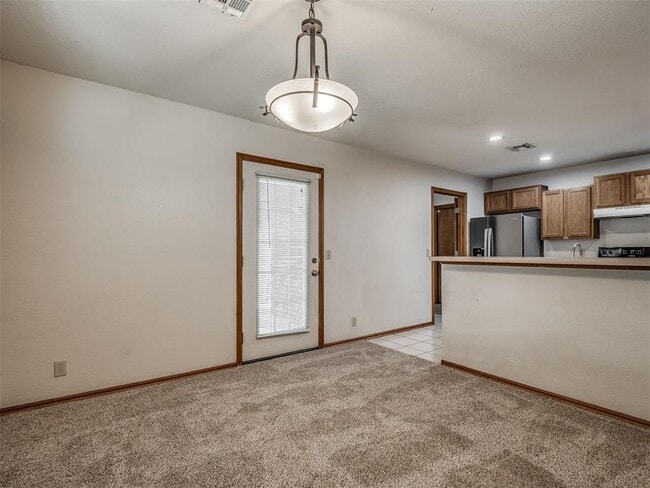 Building Photo - 304 Eccell Ct