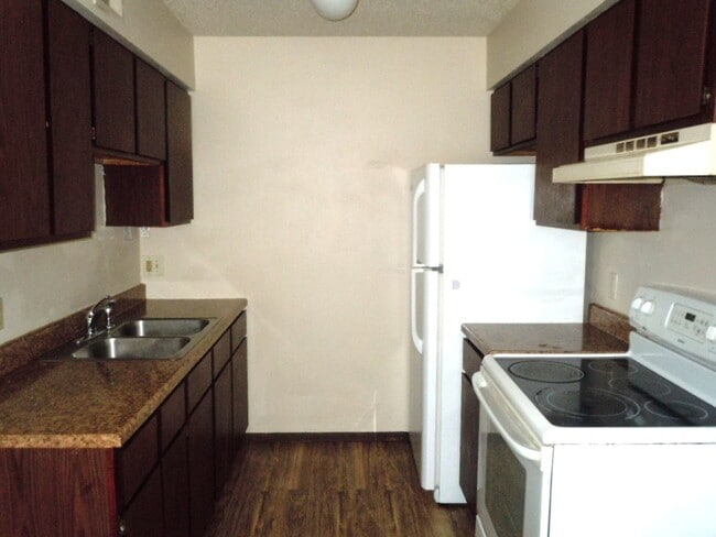Building Photo - 67 Bellevue Dr