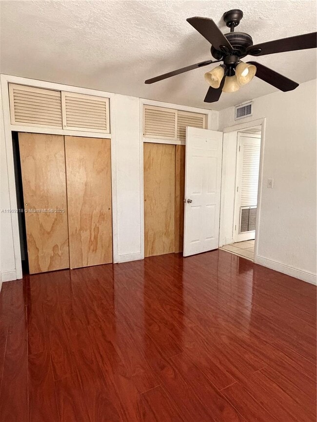 Foto del edificio - 20490 NW 7th Ave