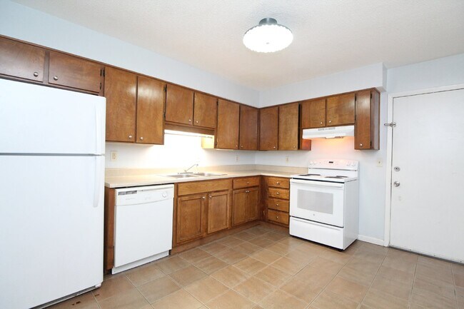 Building Photo - Move in ready 2 bed/1.5 bath Duplex ~ Pet ...