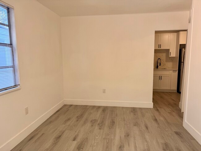 Building Photo - 45 NE 60th St