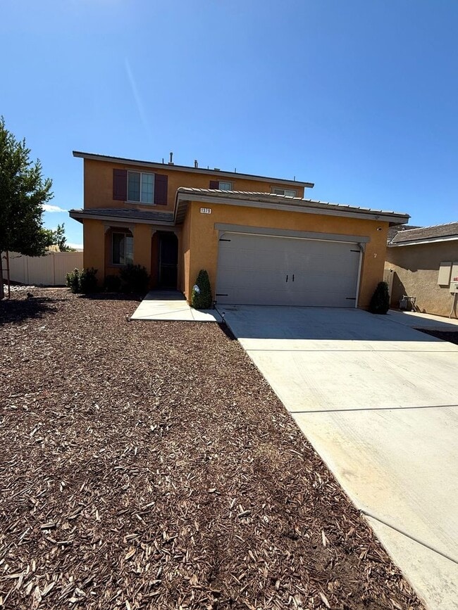 Foto del edificio - Beautiful 2 Story 4 Bedroom 3 Bathroom hom...