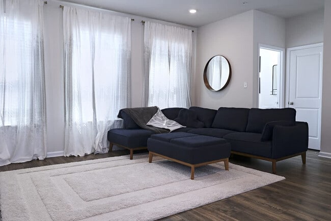 Building Photo - 9802 Summerton Dr