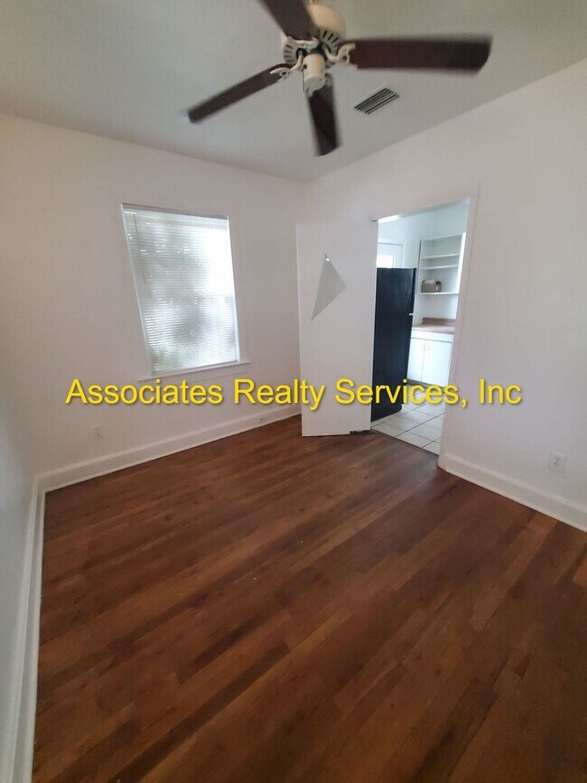 Building Photo - Newly listed!   Must see!  AVAILABLE NOW!