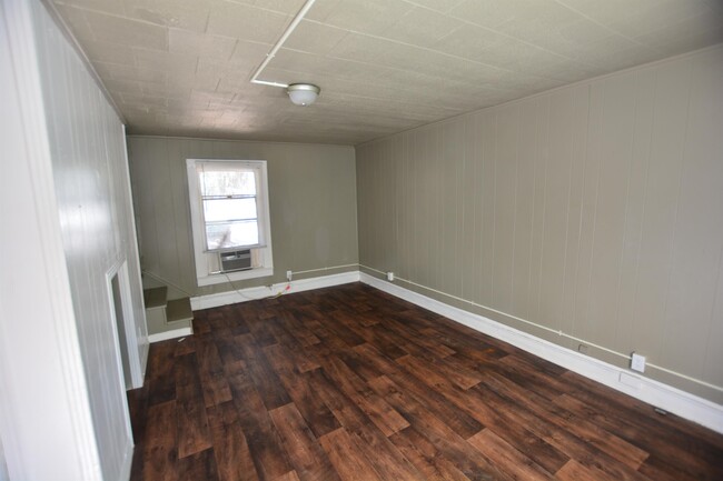 Building Photo - 915 E Palmetto St