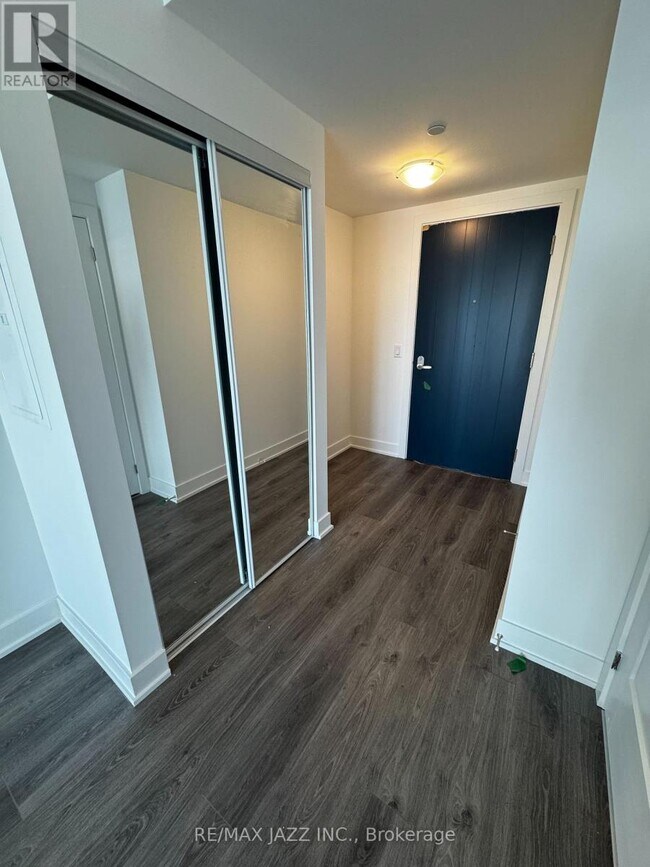 Photo du bâtiment - 2545-2545 Simcoe St N
