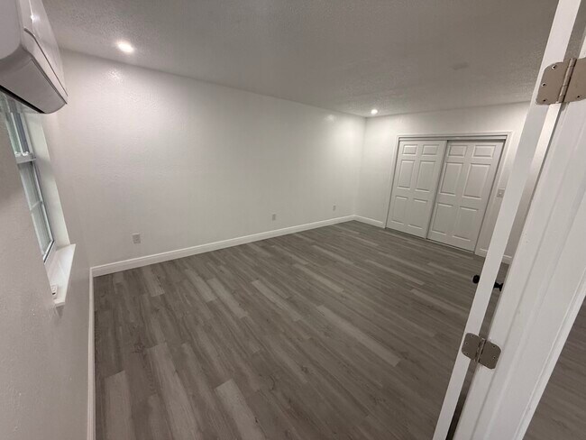 Foto del edificio - 2331 Glenridge Dr
