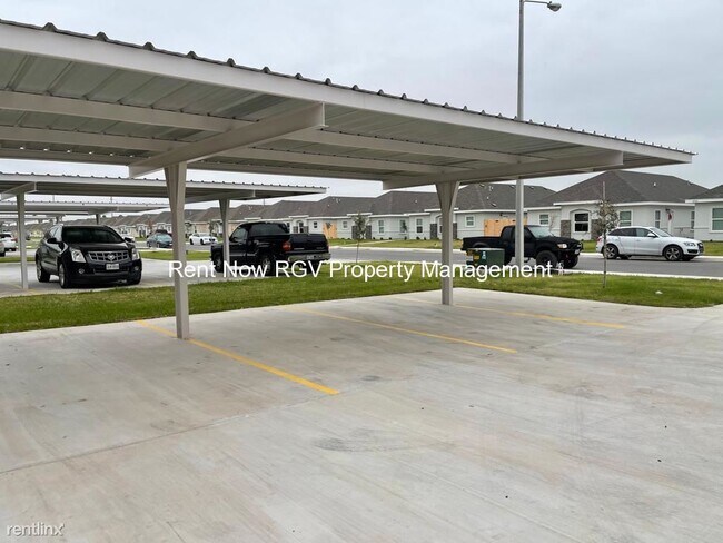 Foto del edificio - 2 br, 2 bath 4plex - 4901 N Winona Dr