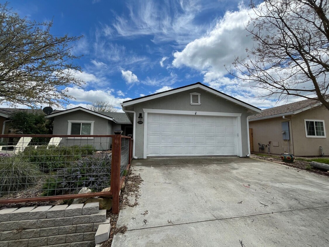 Primary Photo - Country Living, in San Luis Obispo's Hidde...