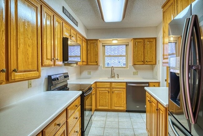 Building Photo - 821 Laura Belle Dr