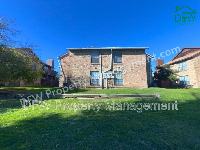 Building Photo - 404 E Denton Dr