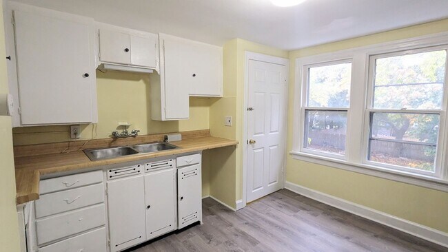 Building Photo - 489 Orchard Ave