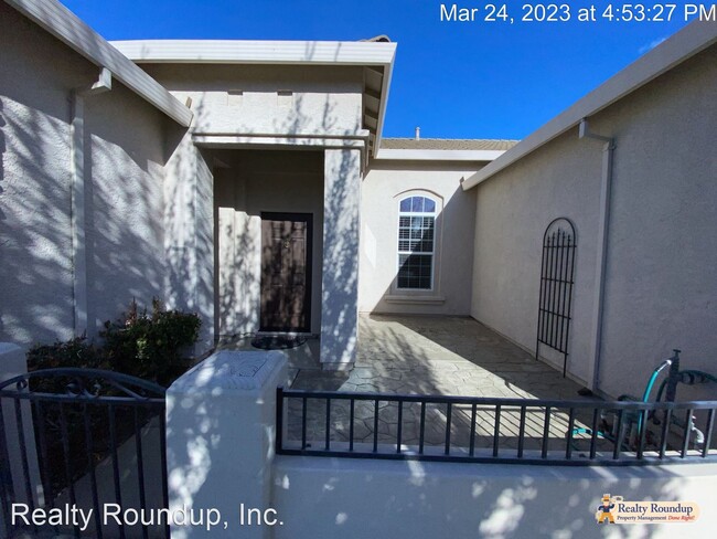 Foto del edificio - 4 br, 3 bath House - 6721 Pallazzo Way