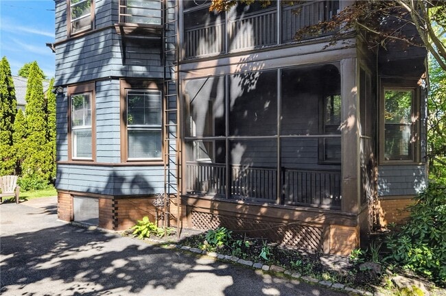 Building Photo - 420 Harvard St