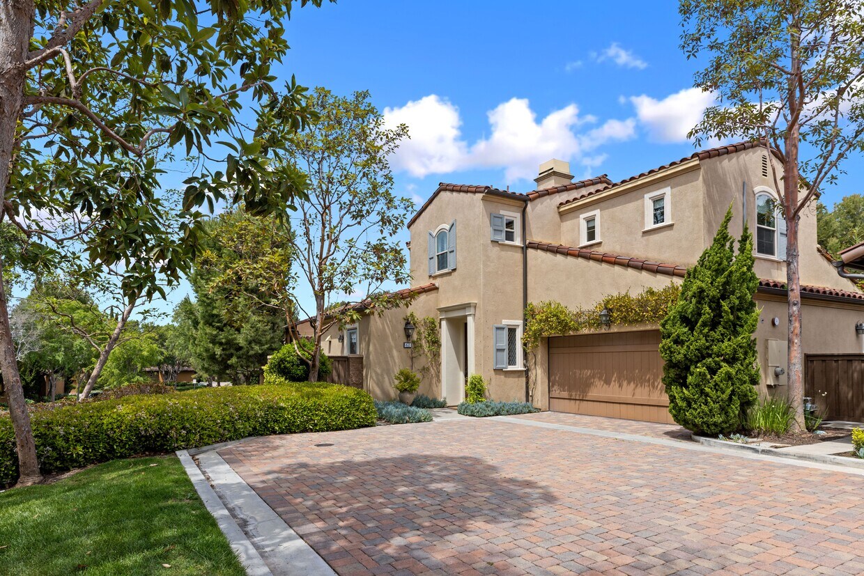61 Shade Tree, Irvine, CA 92603 Condo for Rent in Irvine, CA