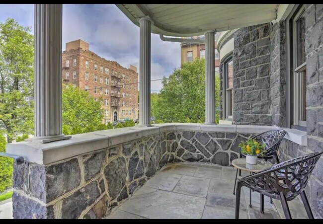 Foto del edificio - 7722 Broadway