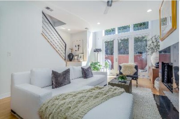 Foto principal - 1036 N Wolcott Ave