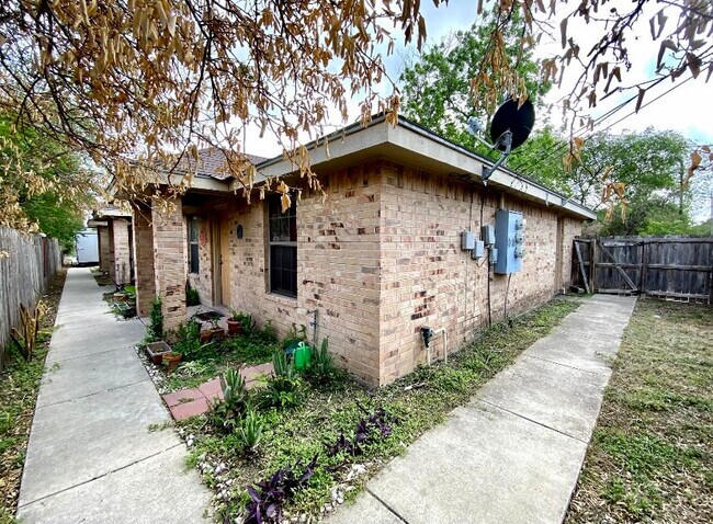 Foto del edificio - 2410 W Hackberry Ave