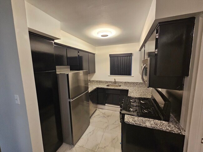 Foto del edificio - 17270 Bentler St
