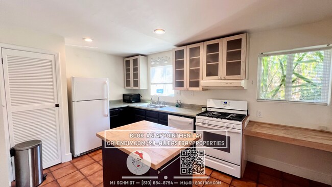 Foto del edificio - Garden oasis 2 bedroom with wrap around ya...