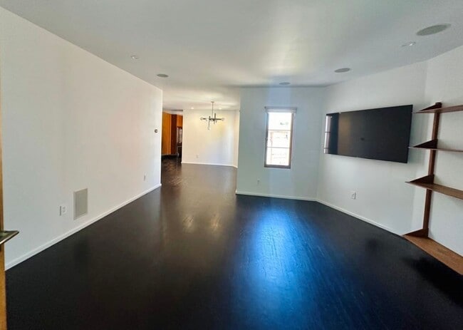 Building Photo - 4246 Lexington Ave