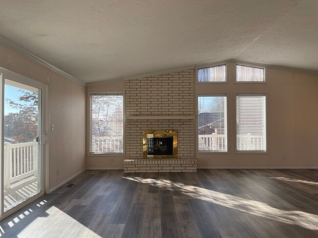 Foto del edificio - Spacious House on the Northeast Bench in Orem