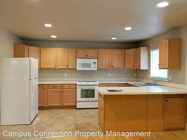 Building Photo - 6 br, 3 bath House - 1593 Mill