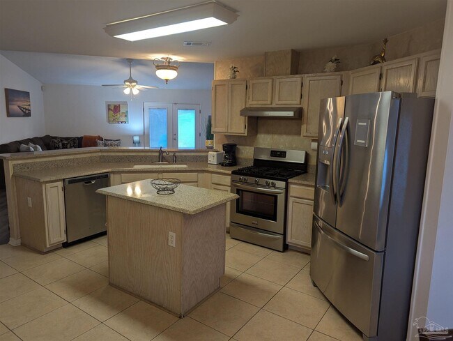 Building Photo - 4009 Shorewood Dr