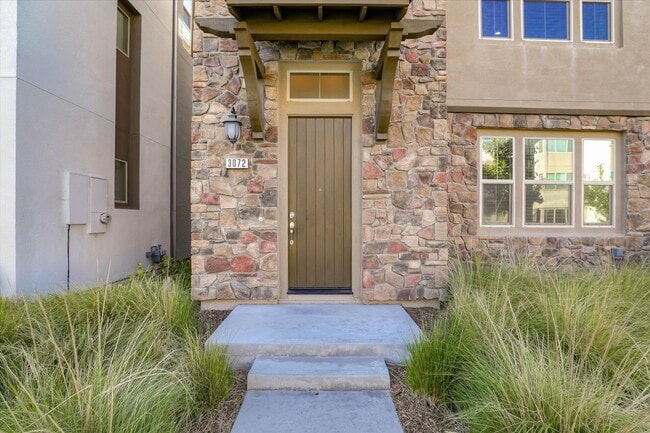 Building Photo - MODERN LUXURY IN SCENIC COMMUNICATIONS HILL LIGHT-FILLED INTERIORS WITH GREENBELT VIEWS