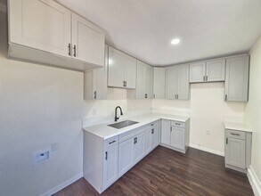 Building Photo - 44113 4th St E