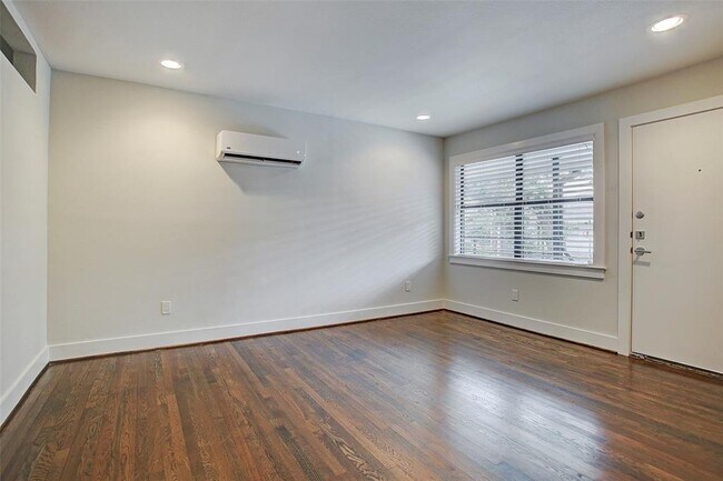 Building Photo - 1218 Jackson Blvd