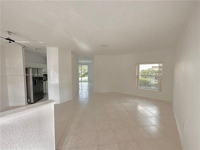 Building Photo - 676 NW 170th Terrace