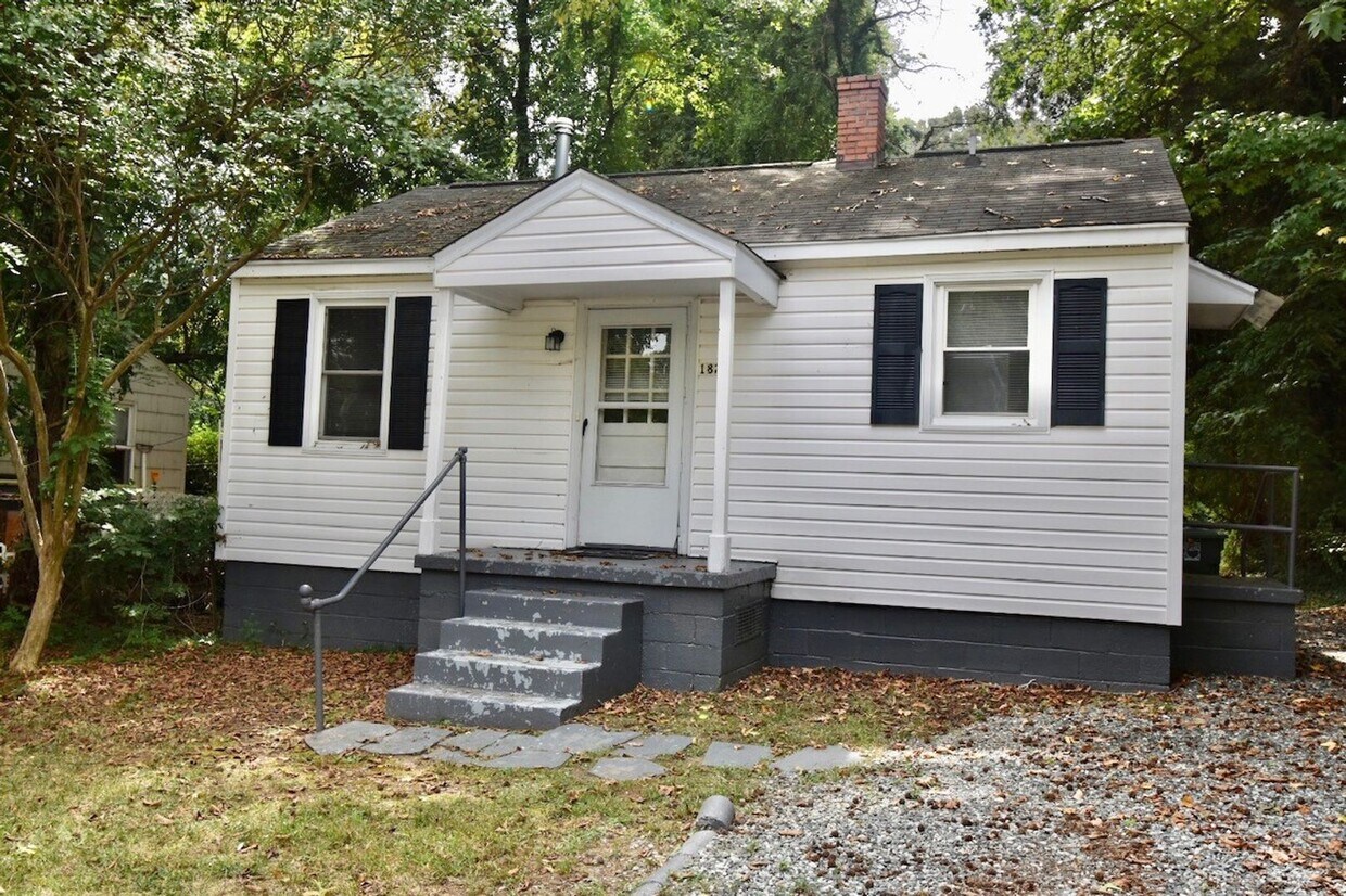 Primary Photo - Two Bedroom, One bath house available now!