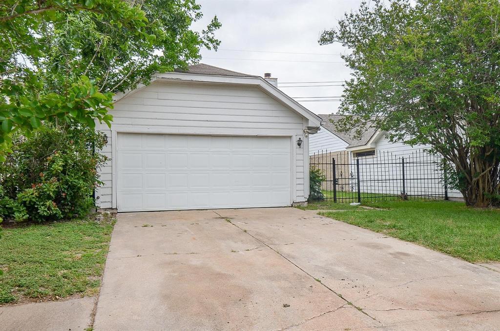 Primary Photo - 11818 Spring Grove Dr