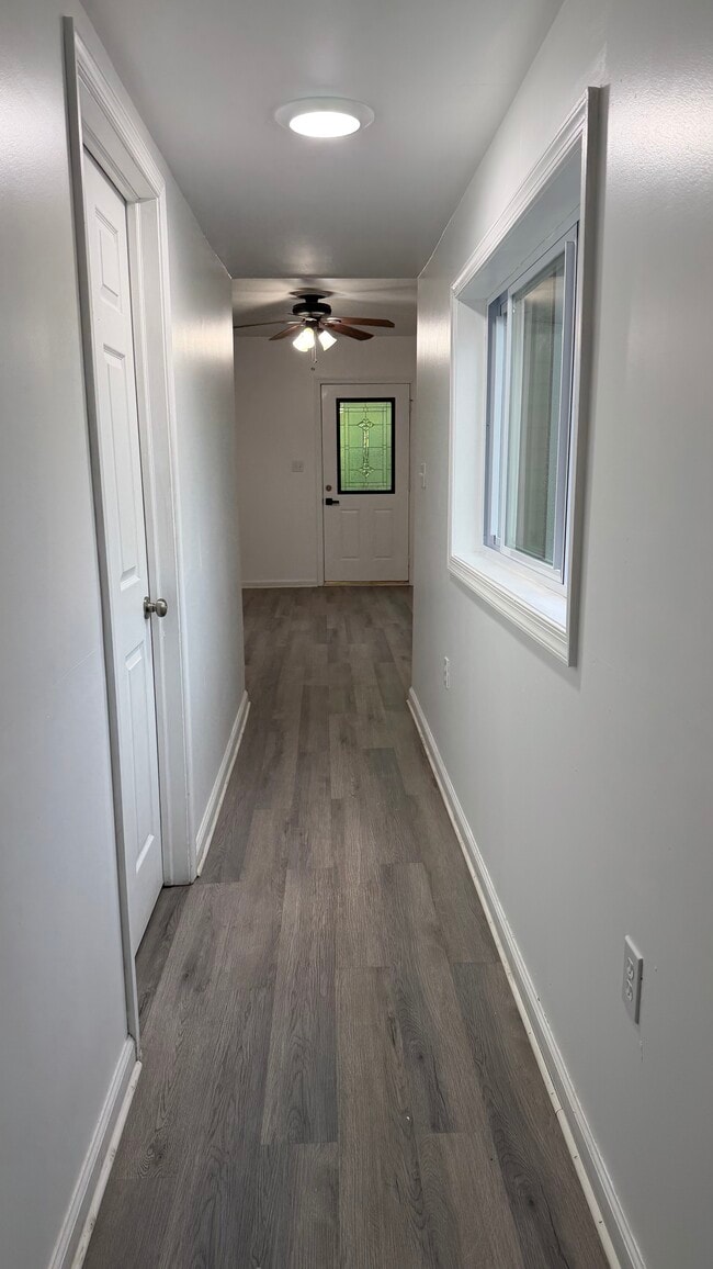 Building Photo - 55 Schoolhouse Ln