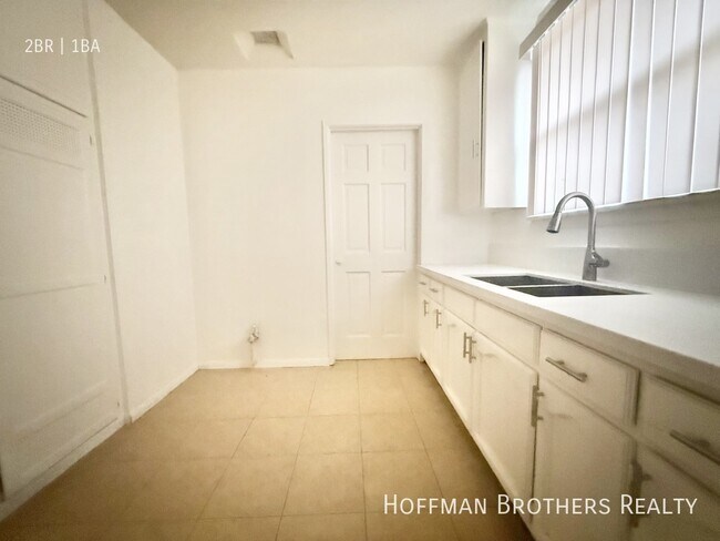 Foto del edificio - 1631 S Bronson Ave