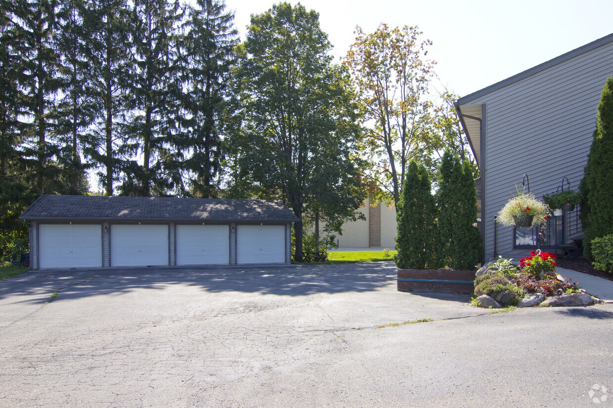 Foto del edificio - 800 Banker Rd