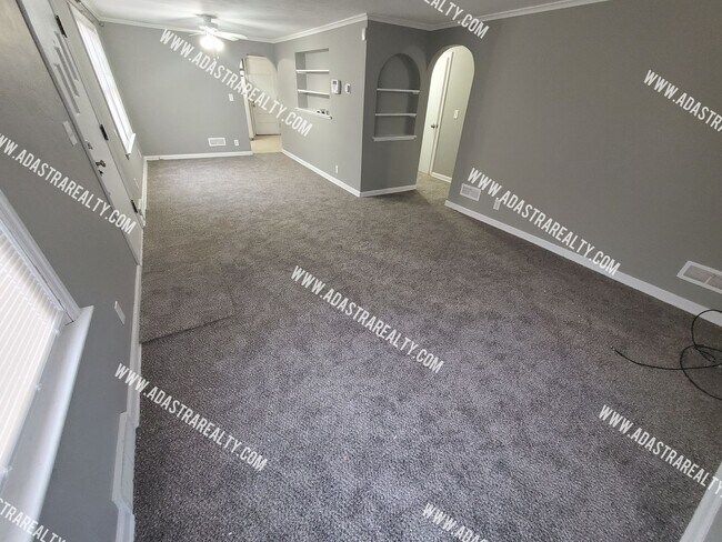 Foto del edificio - Spacious Raytown Home-Available NOW!!