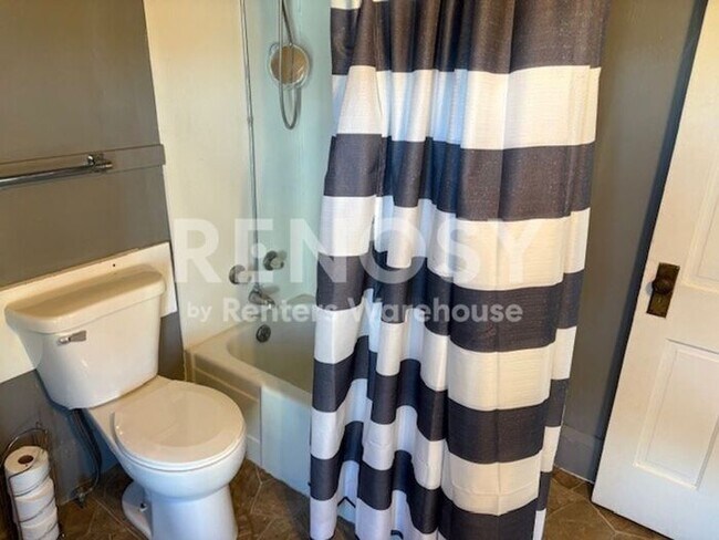 Foto del edificio - Available now - Spacious 1 Bedroom 1 Bath Upper Level Duplex in South Saint Paul