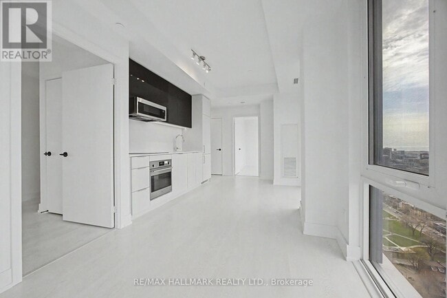 Building Photo - 308 Jarvis St