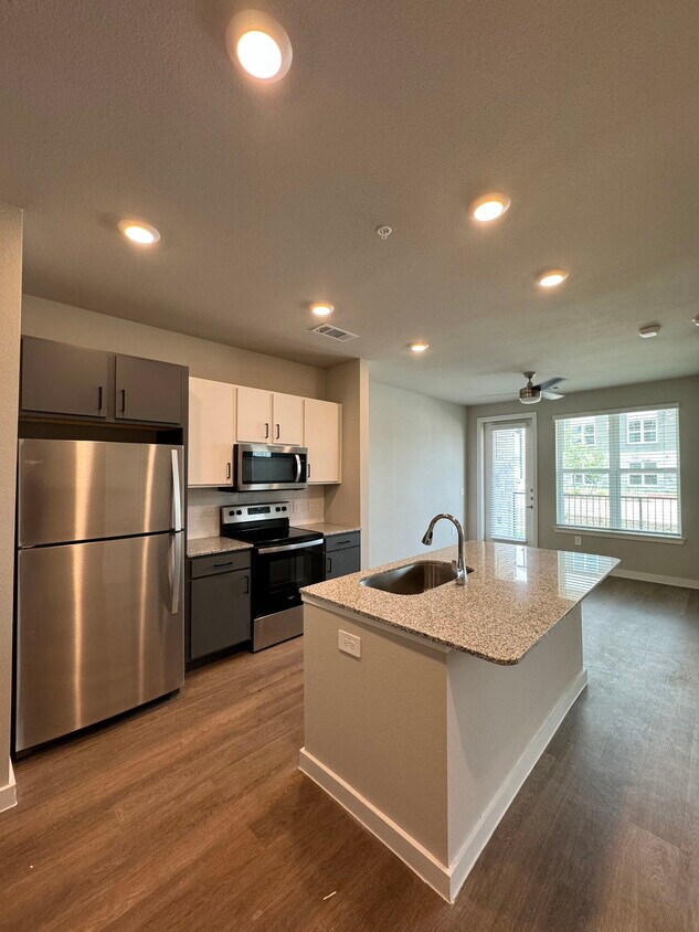 Foto principal - 3521 James Pitts Dr