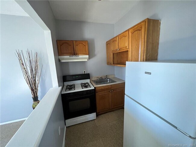 Building Photo - 708 Hallett St