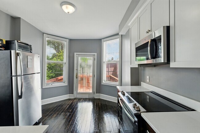 Foto del edificio - 2323 N Calvert St
