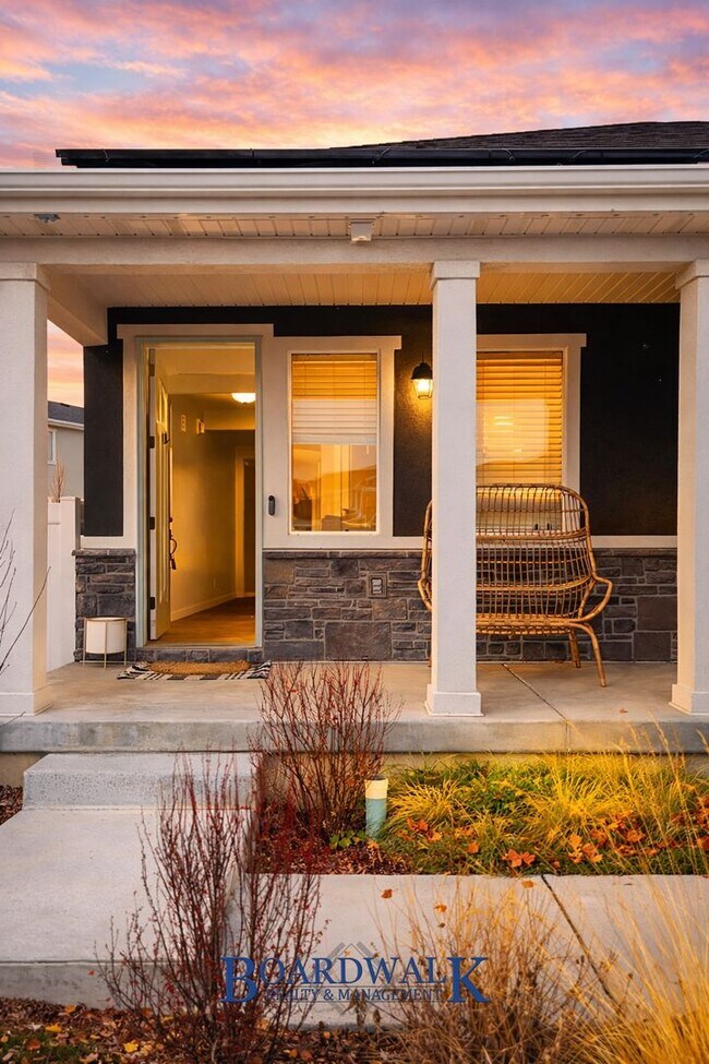 Foto del edificio - Modern 4-Bedroom Home in Herriman